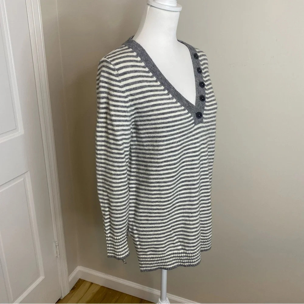 by Anthropologie Grey Stripe Serena Soft Knit Button V Neck Sweater XS - Picture 6 of 12